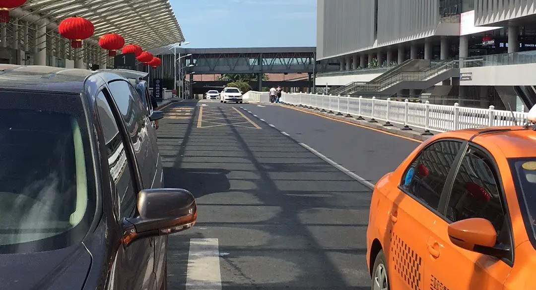 taxi to or from Sanya Phoenix International Airport(SYX)