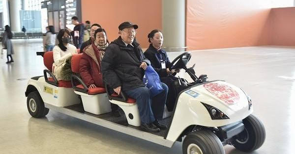 Xian Xian'yang Airport Terminal ferry bus, T3, T2, T1 free shuttle buses, XIY airport