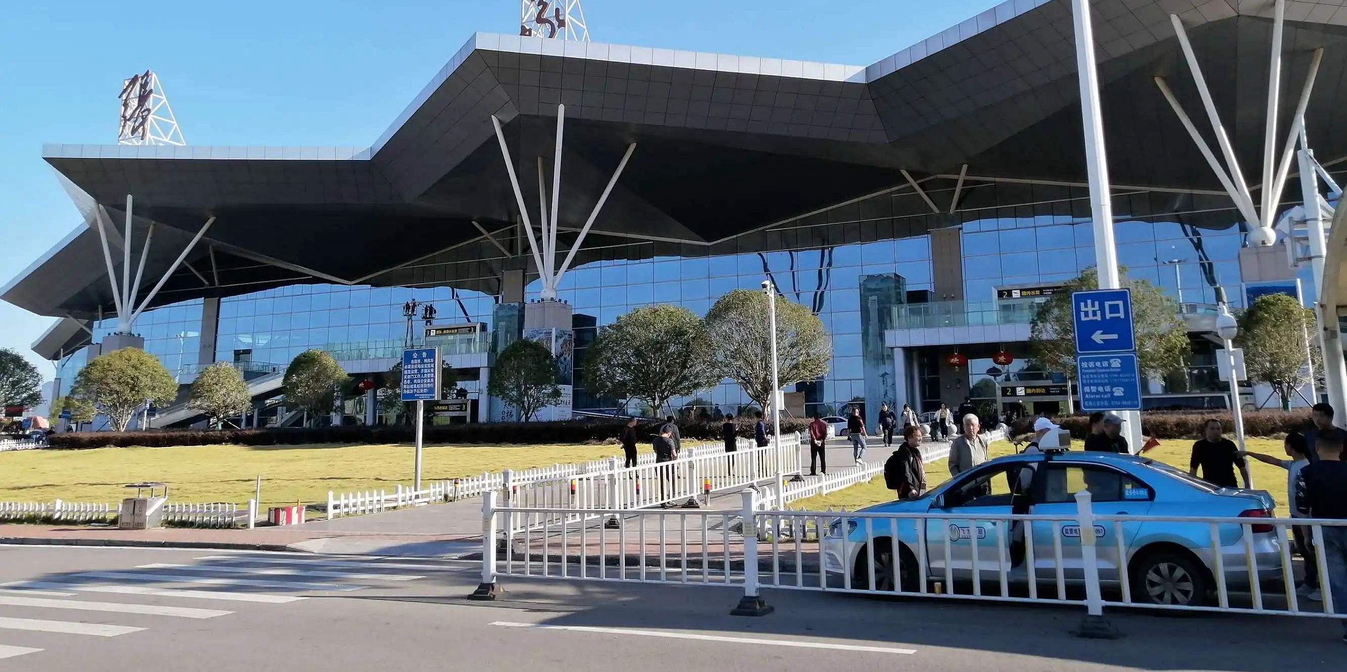 taxi to or from Zhangjiajie Hehua International Airport(DYG)